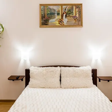 On Khmelnytskogo Street Apartment *